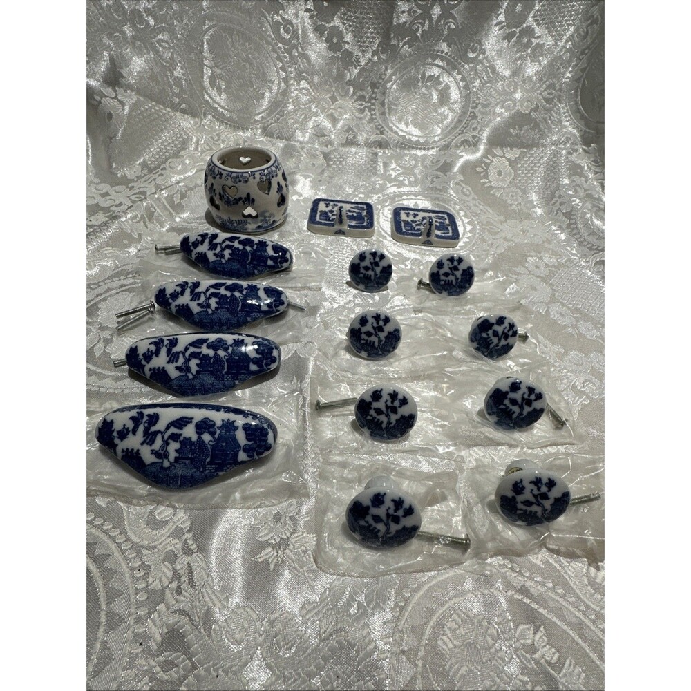 Blue And White Door Knobs /towel Holders/potpourri Or Candle Holder